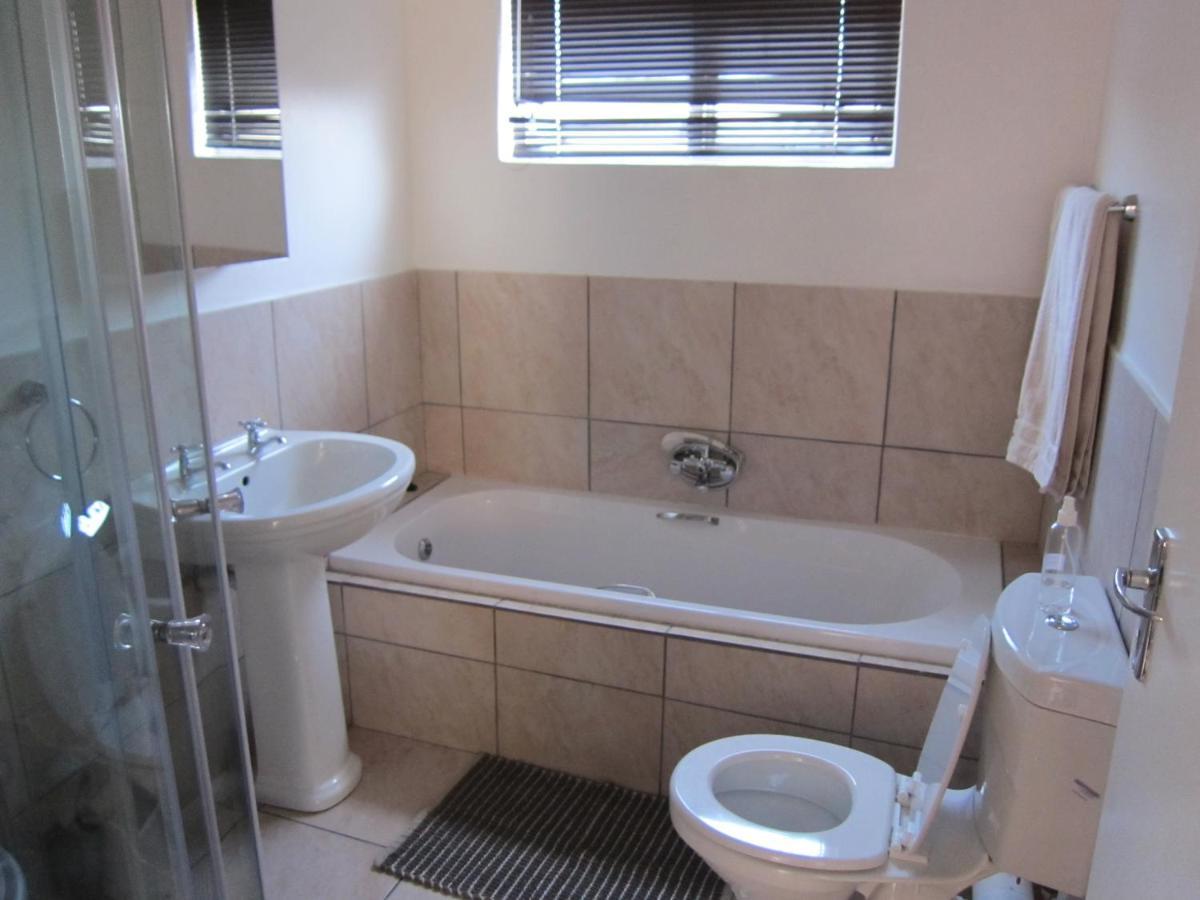 Smithland Guest Apartments Cape Town Bellville Exterior foto